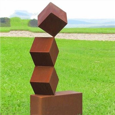 Trinity Corten po'latdan tashqi haykali