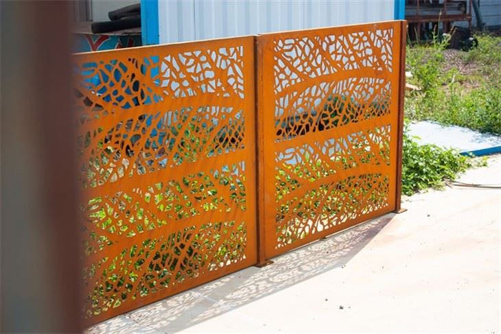 Corten Steel Screen With Gate Posts Screen high quality