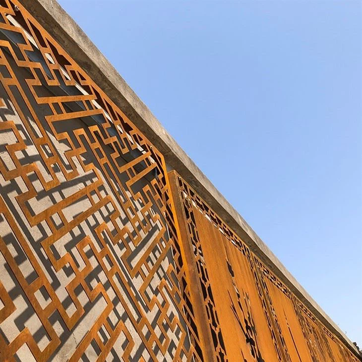 Metal Courtyard Screen Fence