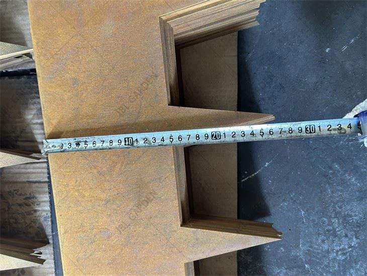 Ob-havoga chidamli po'lat landshaft chekkasi